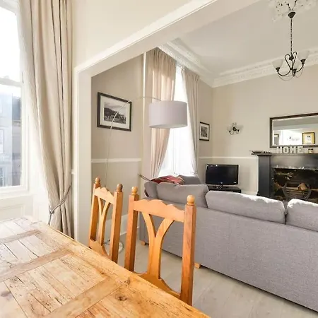 George IV Bridge - Superbly Located 3 Bedroom! Edinburgh Exterior photo