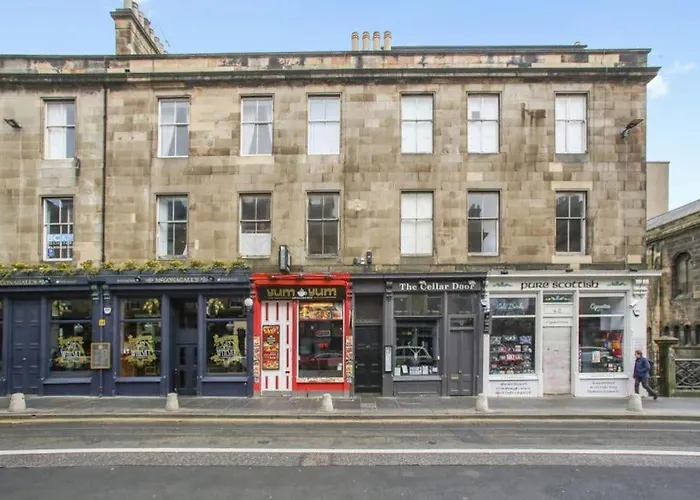 George IV Bridge - Superbly Located 3 Bedroom!